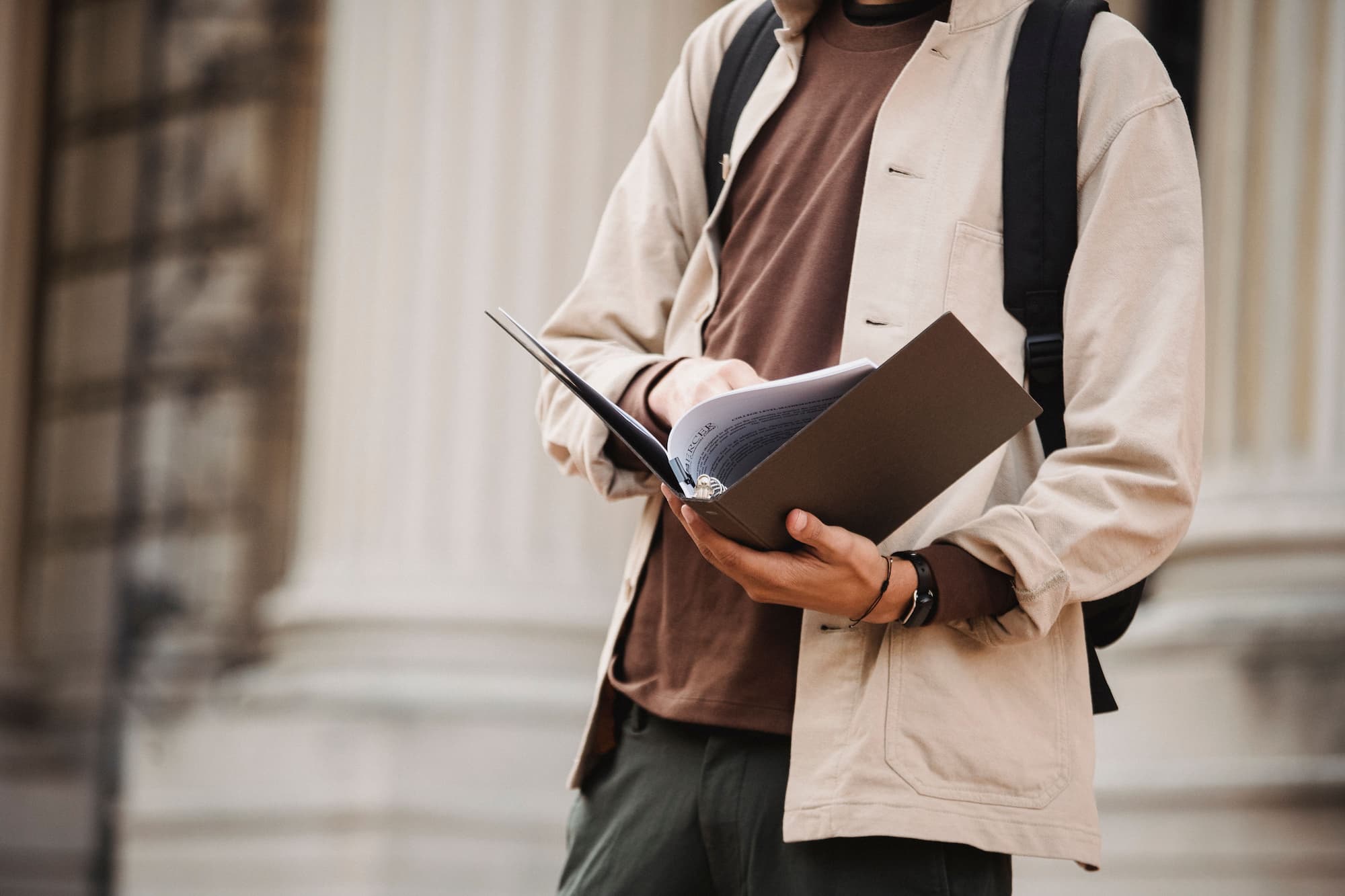 How to Ghostwrite a Book: Voice, Structure, Contracts